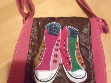 verkaufe: Moderne Tasche mit Converse Schuhen