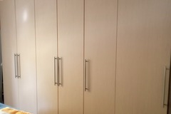verschenke: armadio camera da letto e comò 