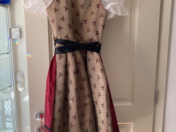 verkaufe: Zauberhaftes Dirndl Grösse 36