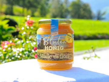 verkaufe: Cremiger Blütenhonig im 0,5-kg-Glas