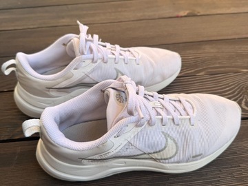 verkaufe: Nike Turn- bzw. Hallenschuhe, Gr. 38