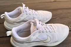 verkaufe: Nike Turn- bzw. Hallenschuhe, Gr. 38