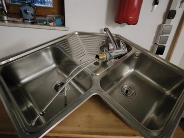 verkaufe: Eckwaschbecken